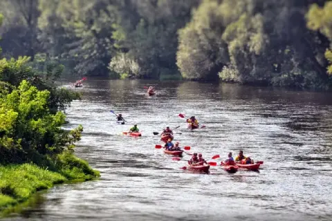 Gdzie na kajaki Mazowieckie? Odkryj najlepsze trasy i miejsca