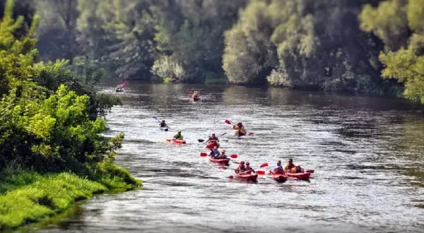 Gdzie na kajaki Mazowieckie? Odkryj najlepsze trasy i miejsca