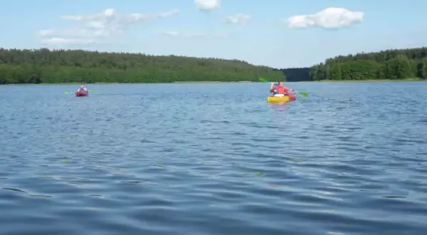 Spływ kajakowy Wdzydze: Przeżyj niezapomnianą przygodę w naturze